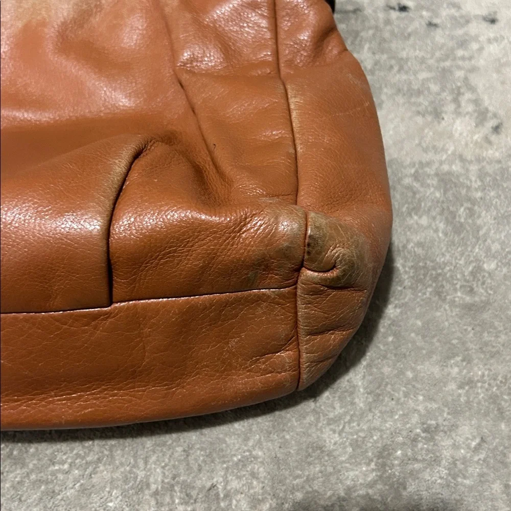 Coach Tan Pebbled Leather Shoulder Bag Gold Hardware
15x11
Straps 19
Needs Love - Picture 4 of 7